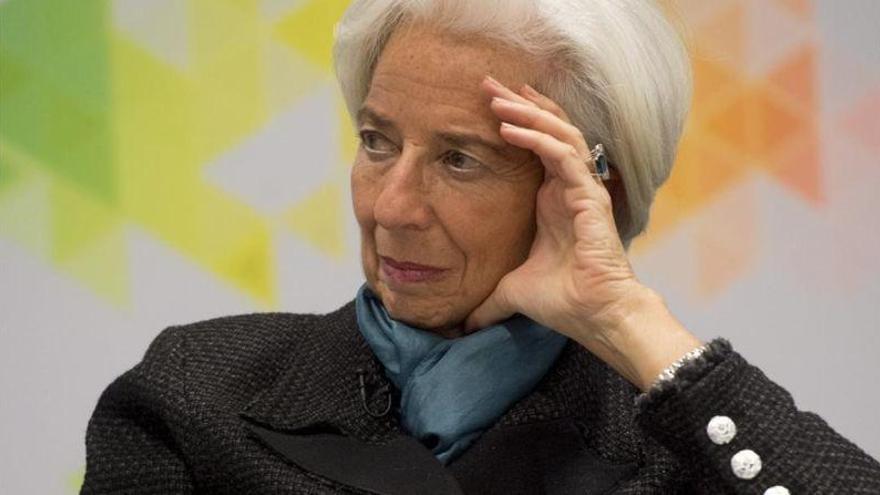 Lagarde advierte de que la zona euro aún es débil para otra crisis