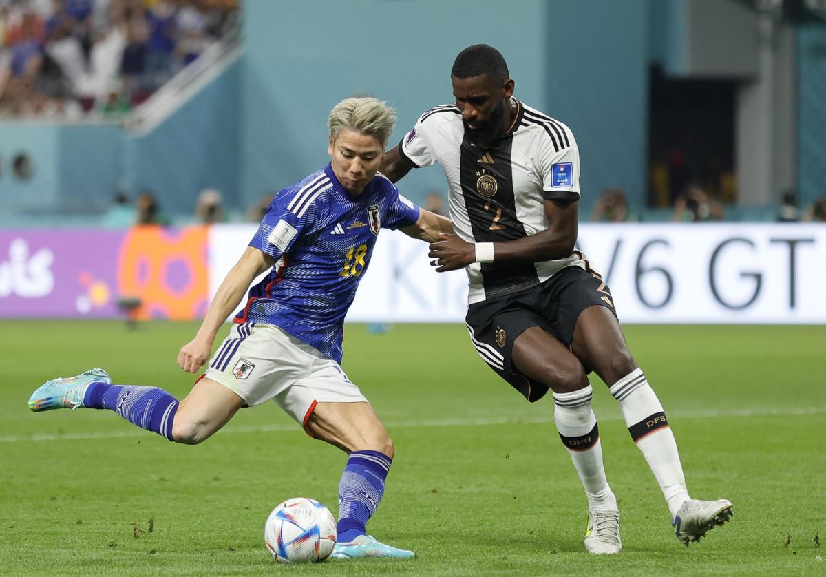 Takuma Asano, en un partido con la selección de Japón