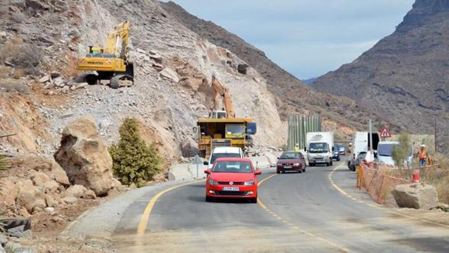 Obras de acondicionamiento en una carretera del municipio de Mogán. | lp/dlp