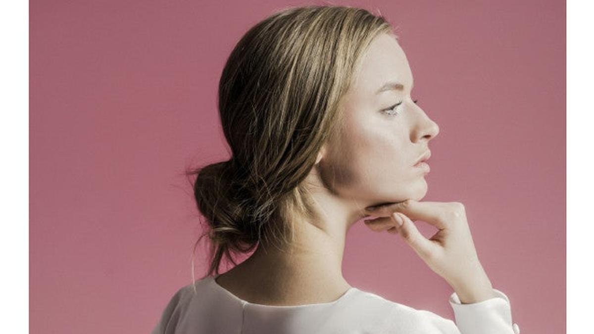 Estamos 'living' con este vestido de novia de plástico reciclado