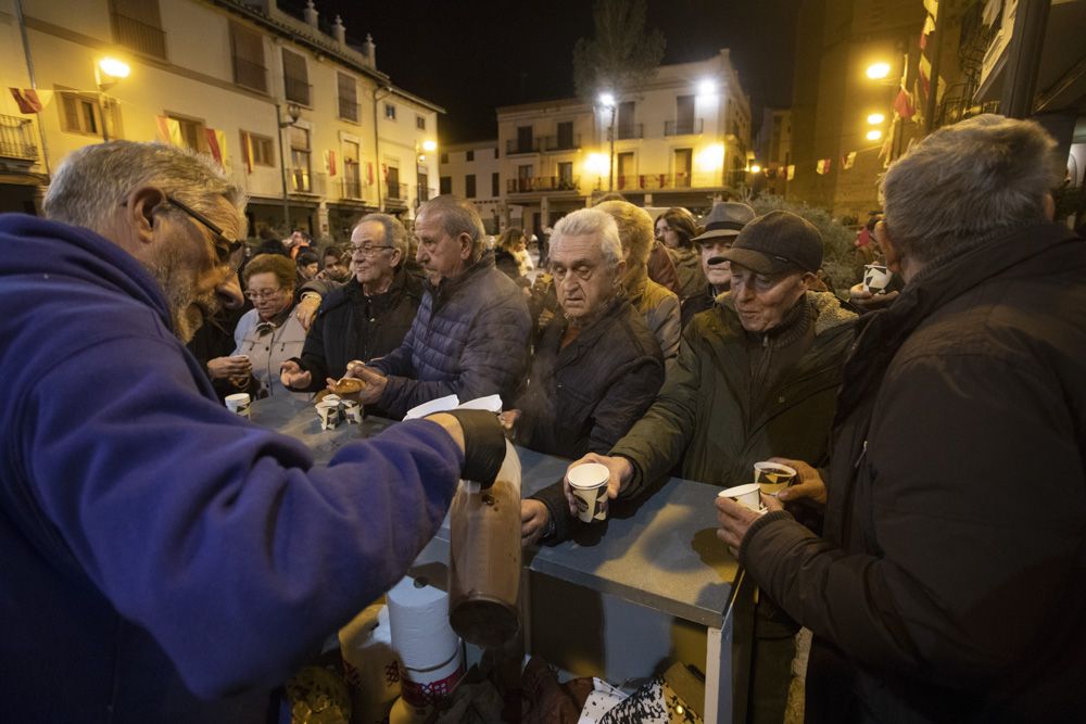 Sant Antoni arranca en Sagunt con la tradicional Plantà del Pi