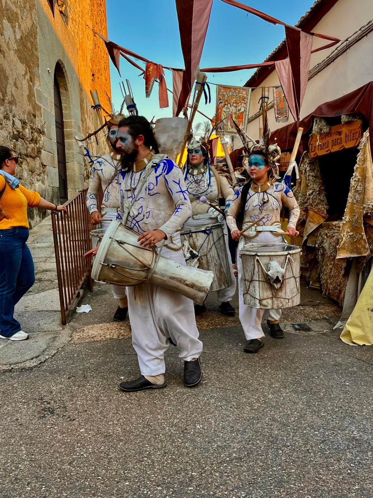 El pasacalles inaugural es una maravilla.