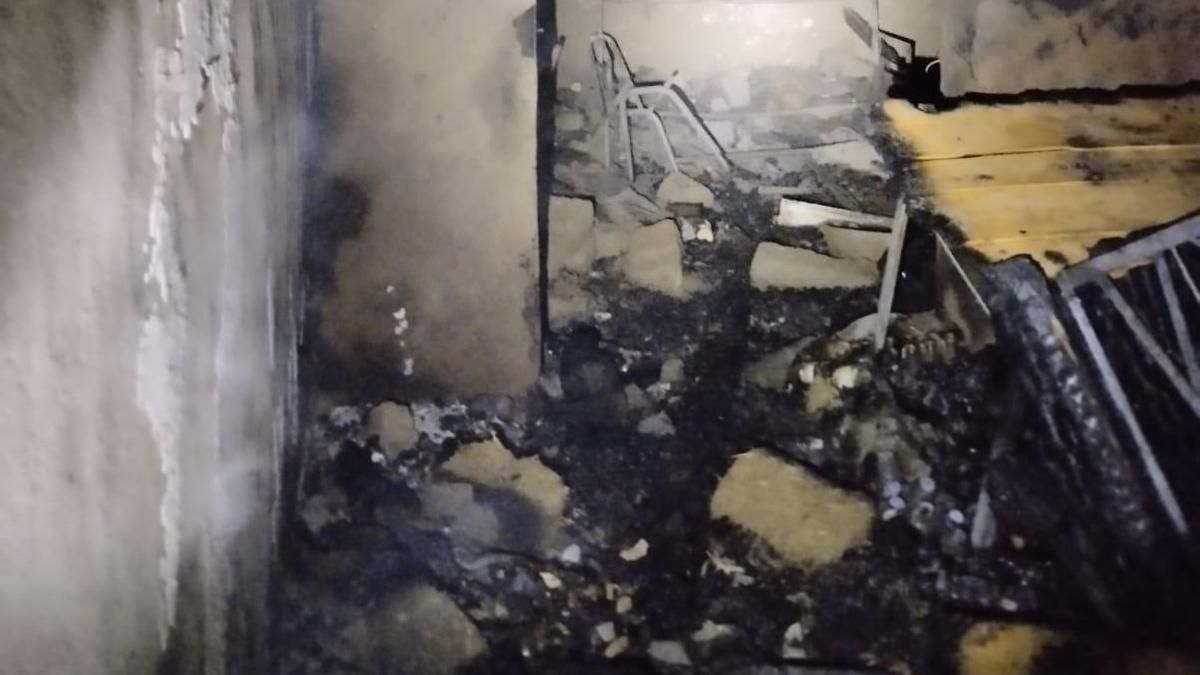 Interior de la vivienda tras el fuego en Olmillos de Valverde.