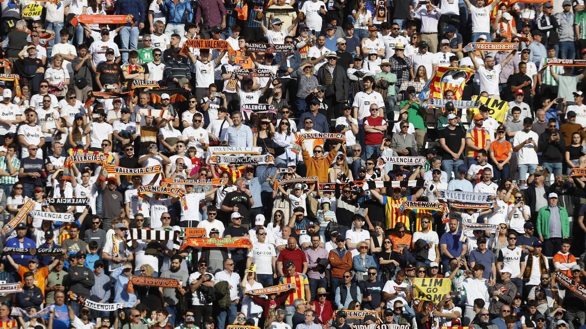 Grada de Mestalla ante el Betis