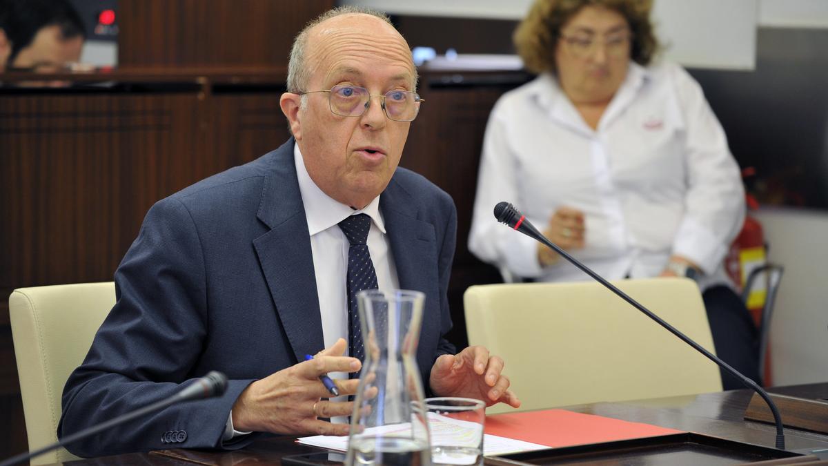 El director general de Función Pública, Domingo Jesús Expósito, en la Comisión de Administración Pública