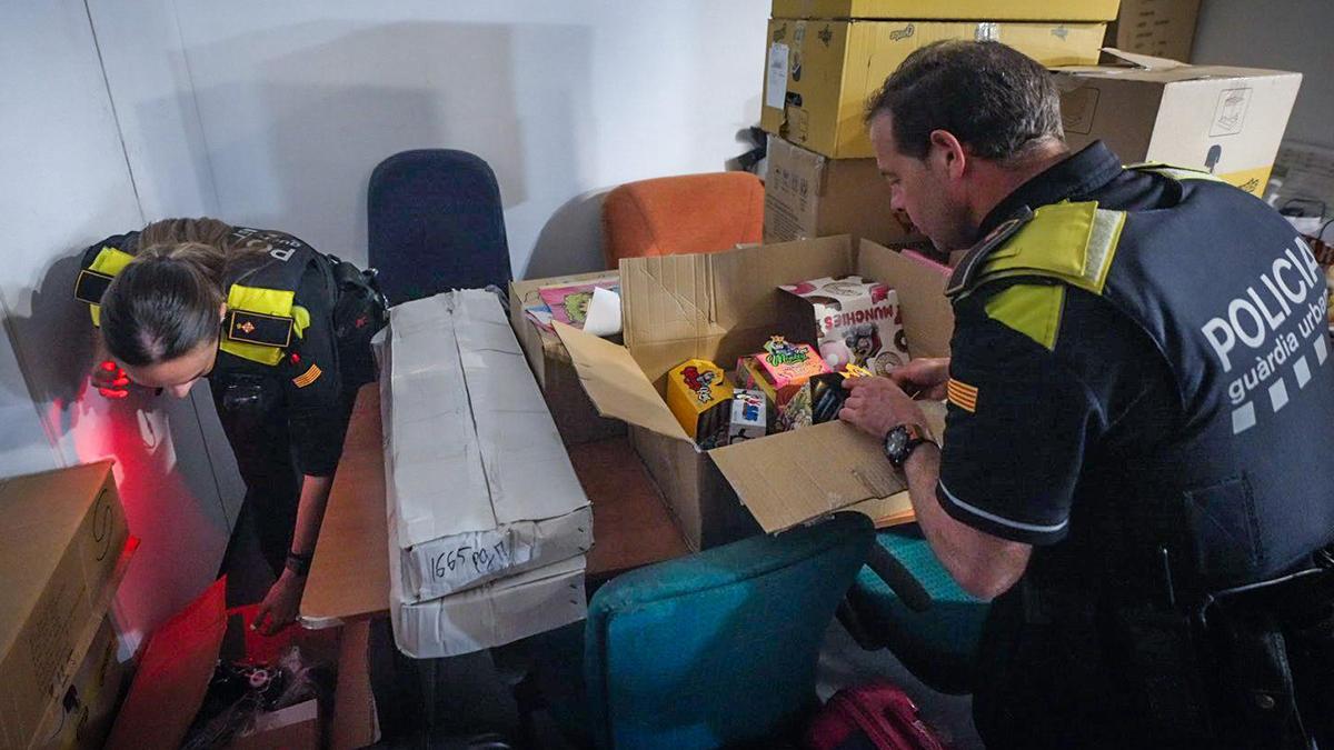 La Guardia Urbana de Barcelona inspecciona tiendas para impedir la venta de golosinas con cannabis