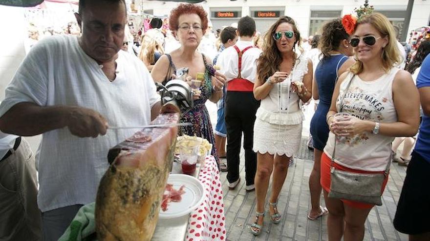 Un cortador de jamón en la Feria del Centro.