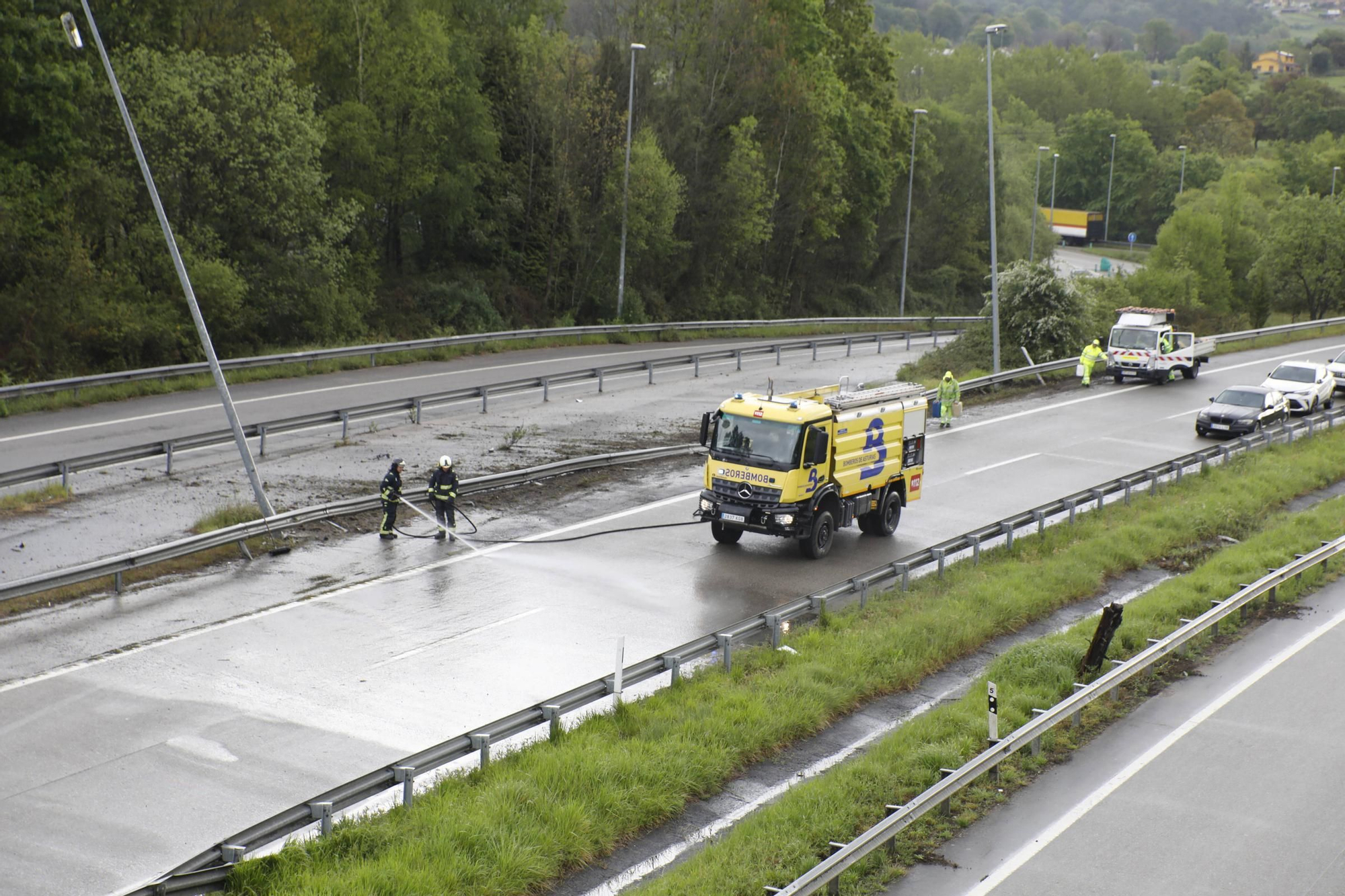 EN IMÁGENES: El brutal accidente de un camión en la A-64