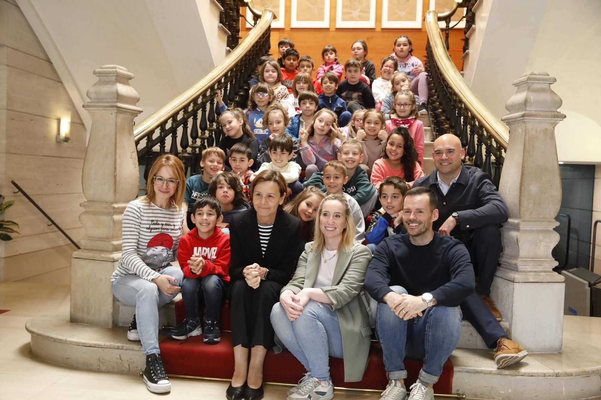 En imágenes: El colegio Noega visita el Ayuntamiento de Gijón