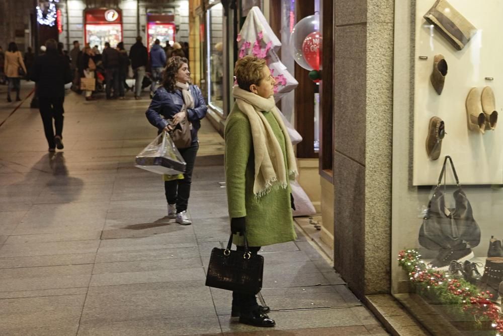 Día de compras navideñas en Oviedo y Gijón