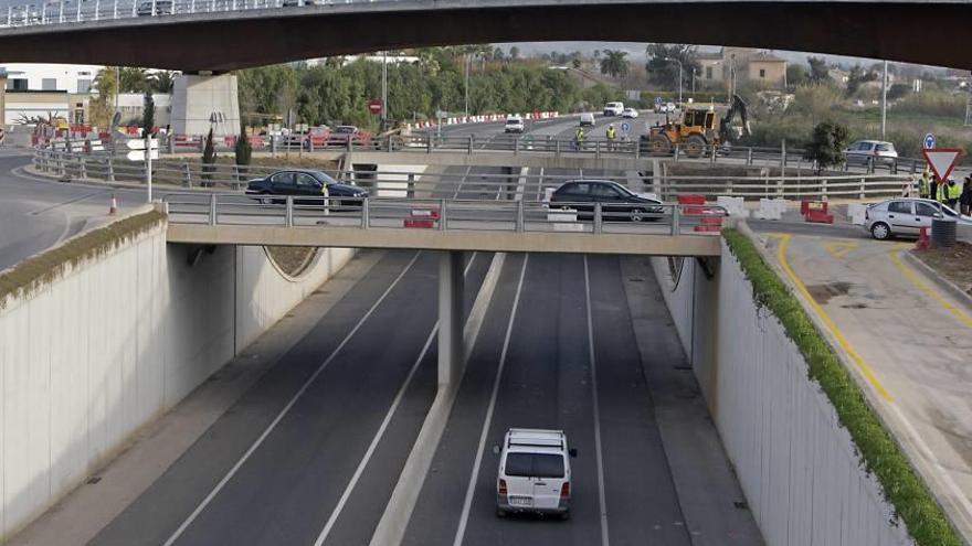 Puente junto al hospital Son Espases donde la víctima fue sujetada por los policías locales.