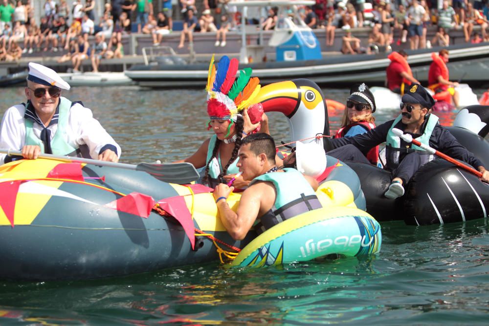 Regata de barcos locos en La Marina de València