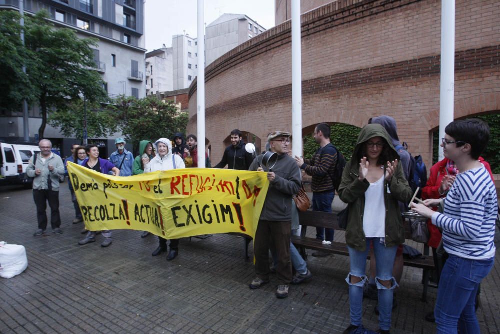 Les cassolades pels refugiats es traslladen a la subdelegació