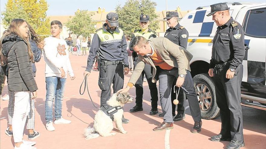 La Policía Local informa a escolares sobre las drogas