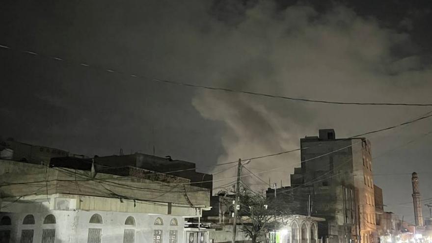 Al menos dos muertos y diez heridos en bombardeos de EE.UU. en la capital de Yemen