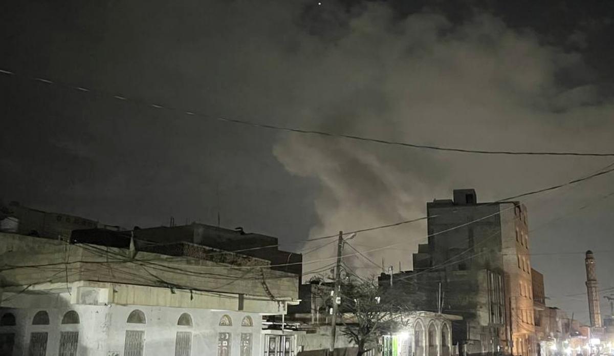 Al menos dos muertos y diez heridos en bombardeos de EE.UU. en la capital de Yemen