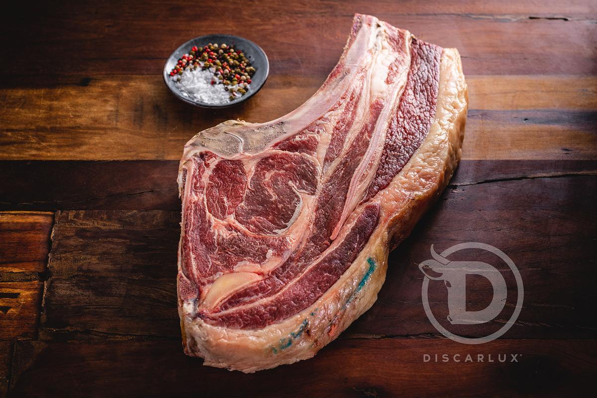 El chuletón de Discarlux destaca por su jugosidad y sabor.
