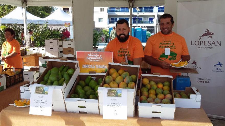 Fruta vendida en la feria del mango de Mogán.