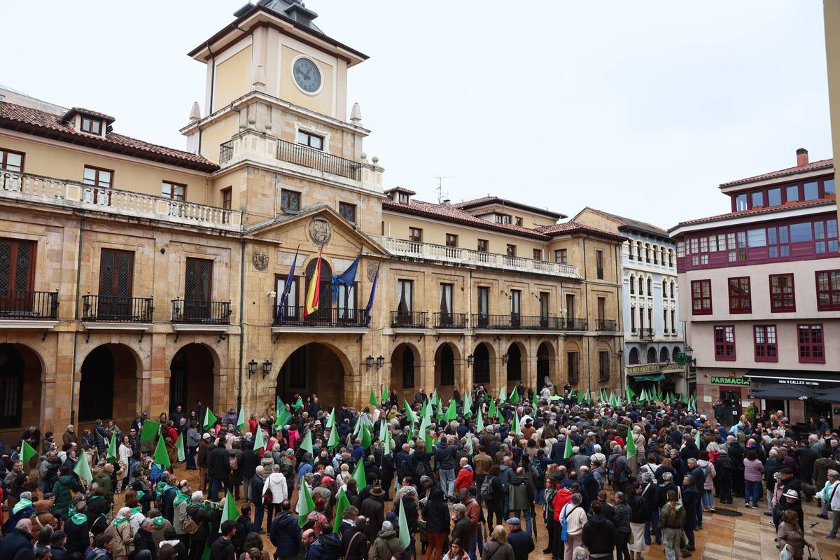 La manifestación para pedir la paralización del parking del Campillín.