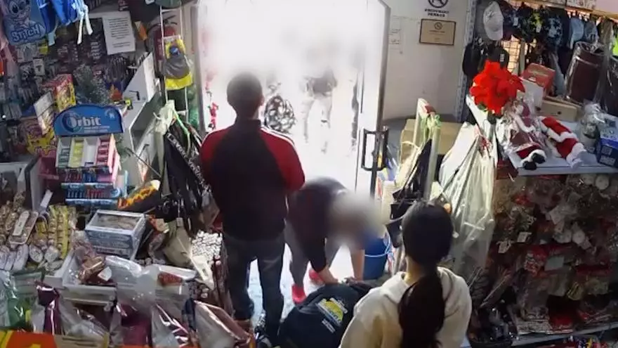 Detenido por agredir al propietario de un local y a su hijo menor en Sevilla