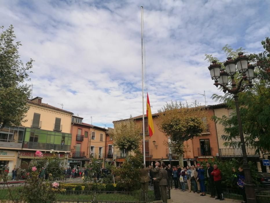 Toro rinde homenaje a la bandera