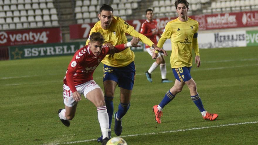 Josema, ante el Cádiz B.