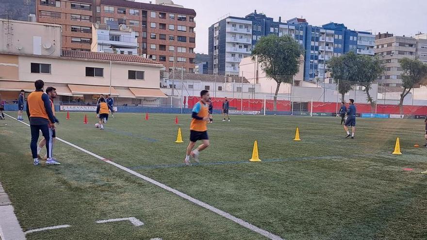 La UE Tavernes estrena equipación para la final de La Nostra Copa y pone a la venta camisetas conmemorativas