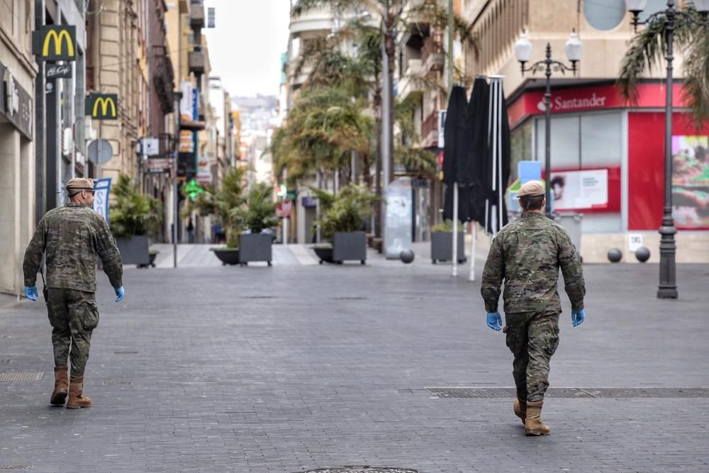 Militares patrullando por Santa Cruz