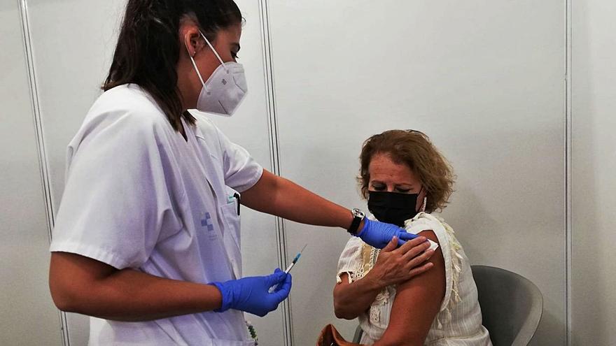 Canarias casi triplica el número de muertes vinculadas al coronavirus en la última semana