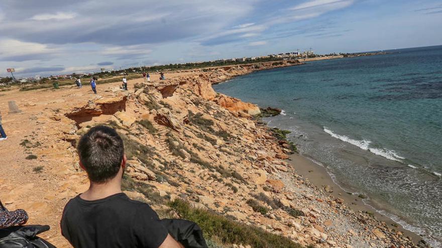 Imagen del litoral de Cala La Mosca, que el Consell autoriza urbanizar