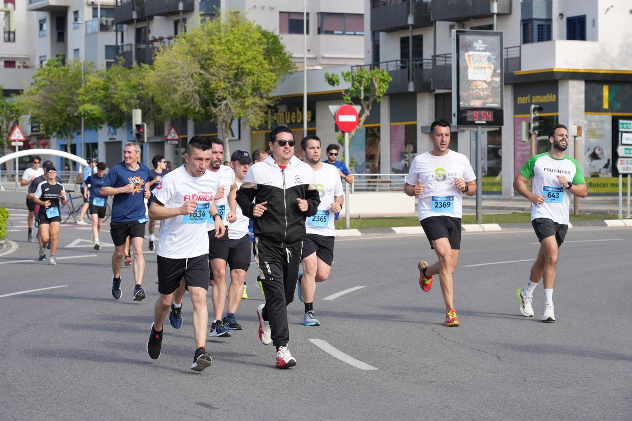 Búscate en las fotos de la Carrera de las Empresas en Castellón