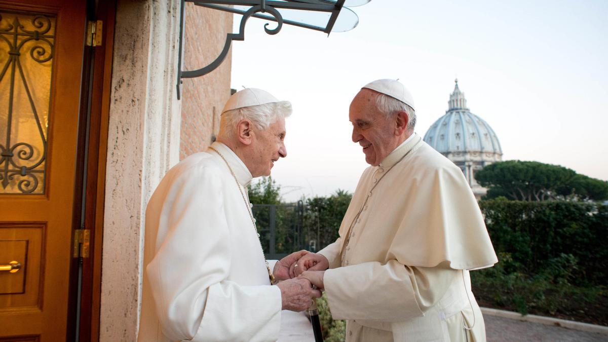 El Papa Francisco y el papa emérito Benedicto XVI