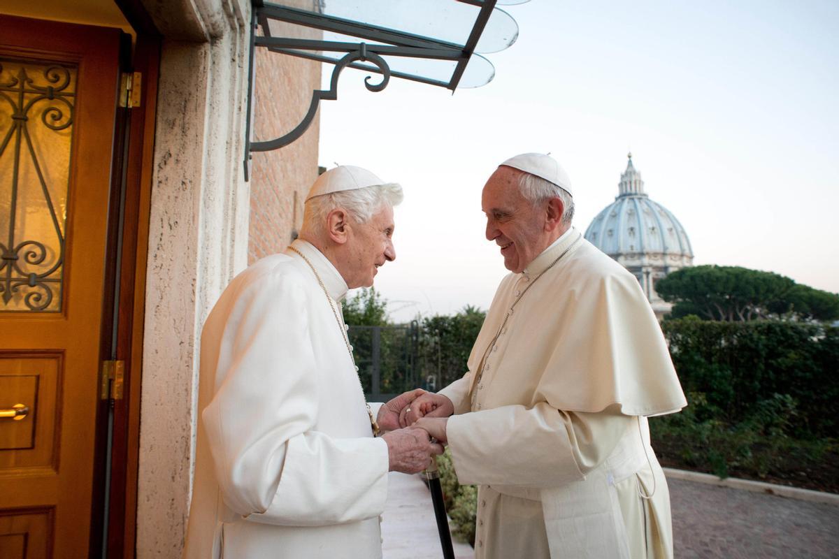 El Papa Francisco y el papa emérito Benedicto XVI