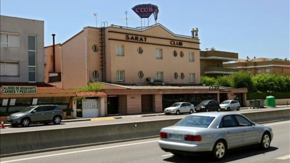 El antiguo prostíbulo Saratoga, en la autovía de Castelldefels, cerrado por un juez desde el 2009.