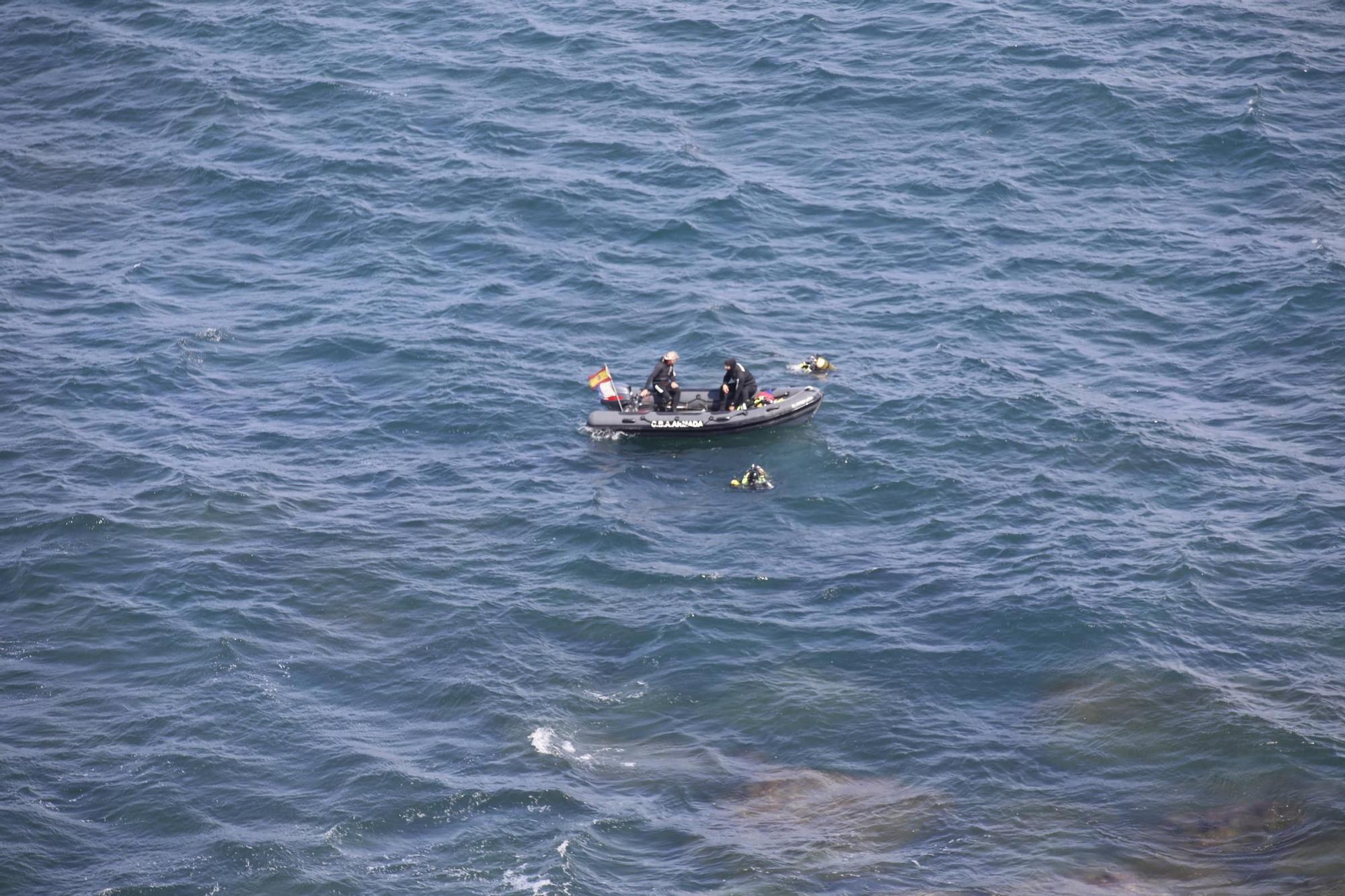 En imágenes: Así fueron las labores de desactivación de tres obuses en la costa de Gijón