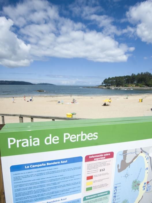 La playa de Perbes, sin socorristas y sin bandera