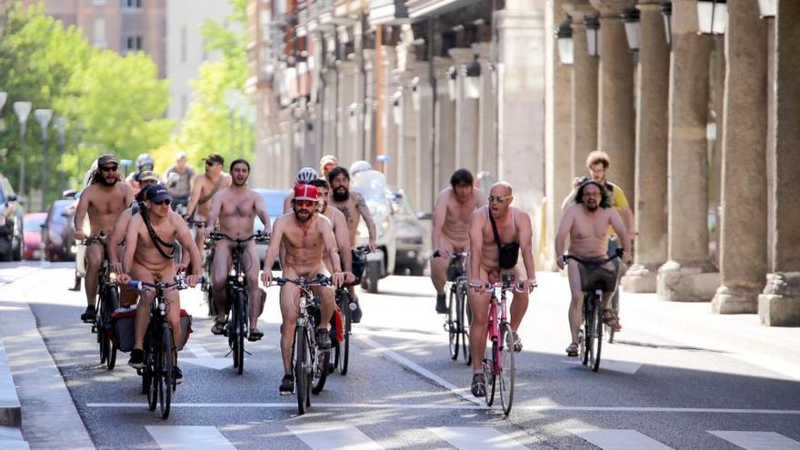 Desnudos contra la ordenanza antivandálica de Valladolid