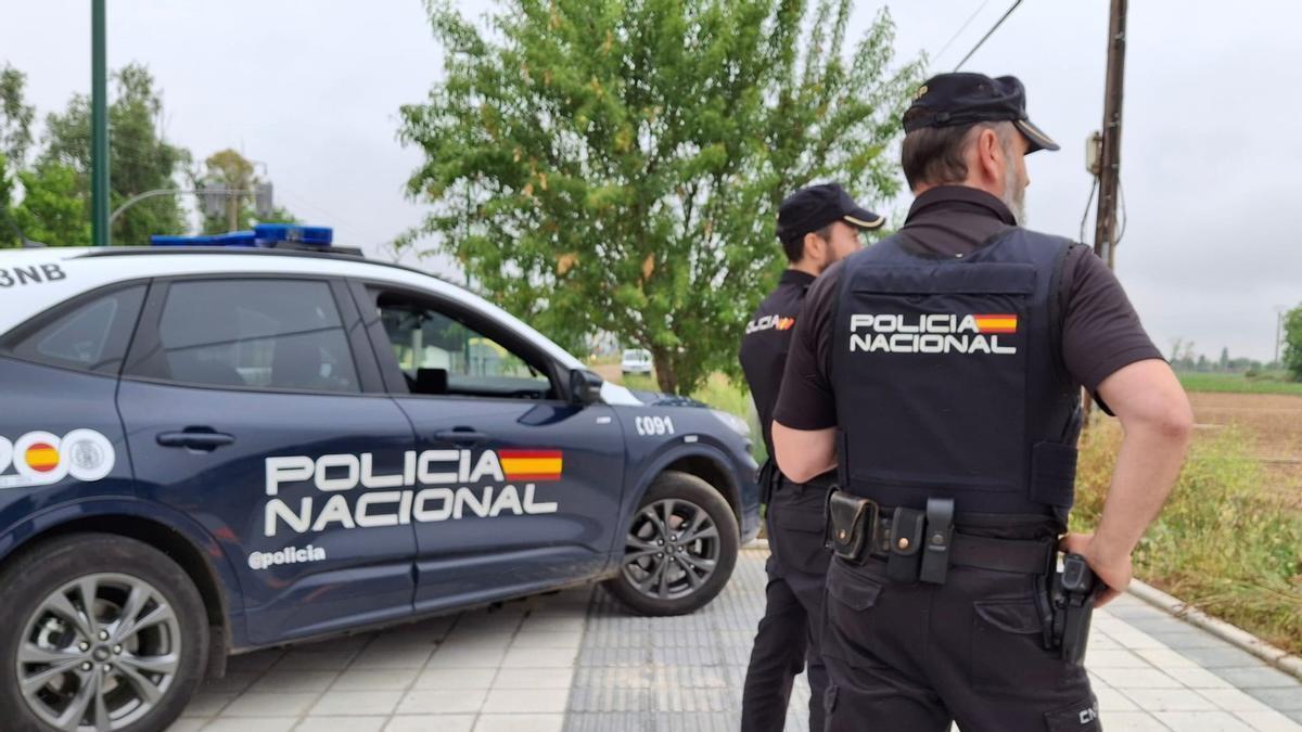 Dos agentes de la Policía Nacional