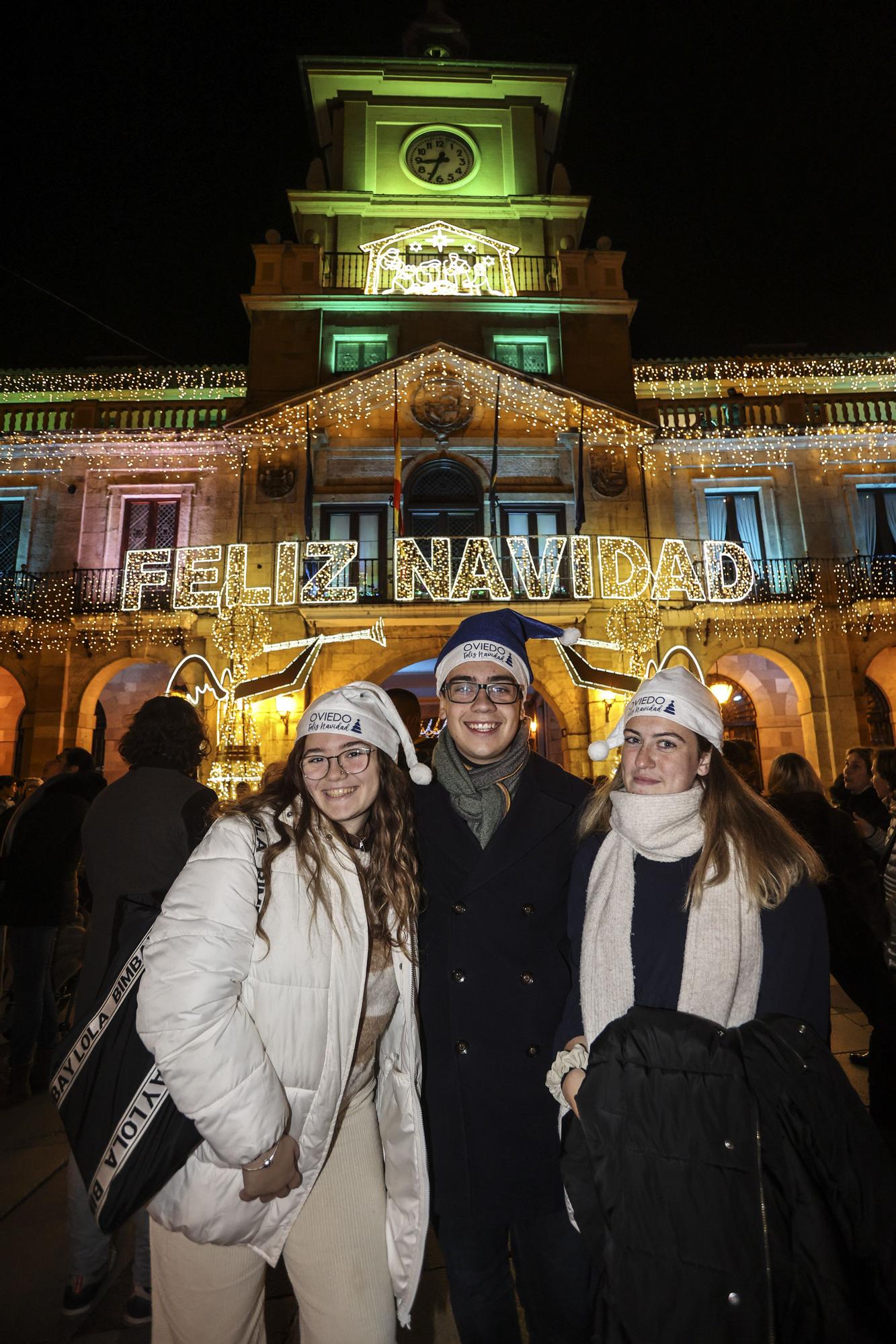 En imágenes: así fue el encendido de las luces de Navidad en Oviedo