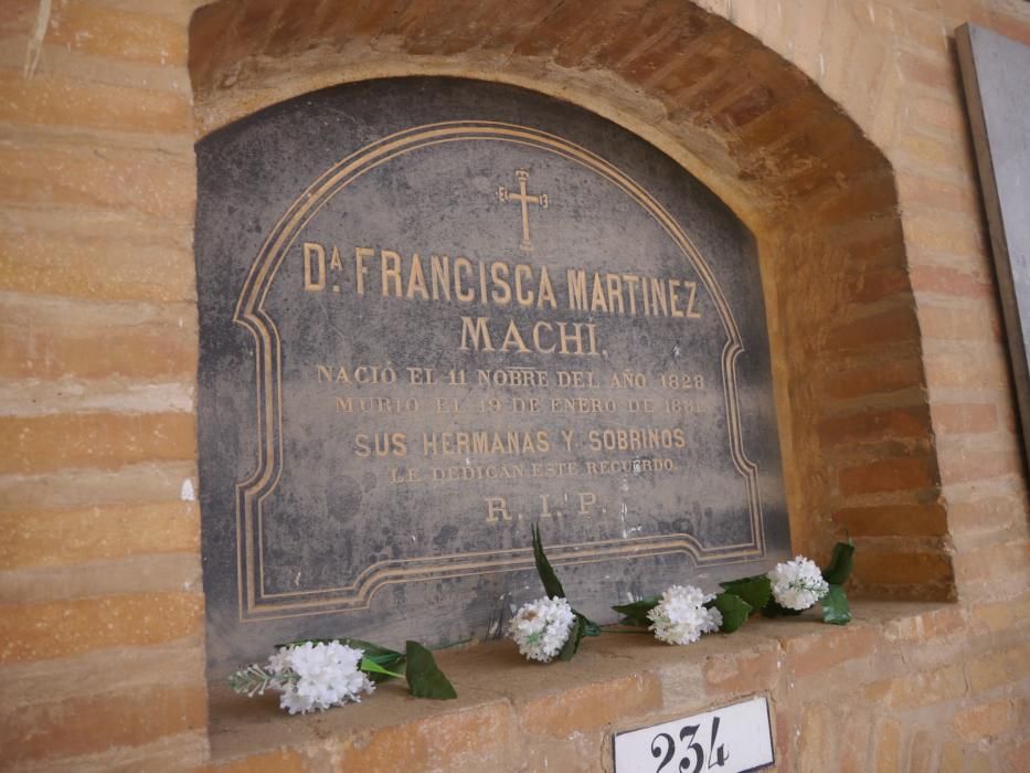 Homenaje a los enterrados más antguos en el cementerio de Valencia