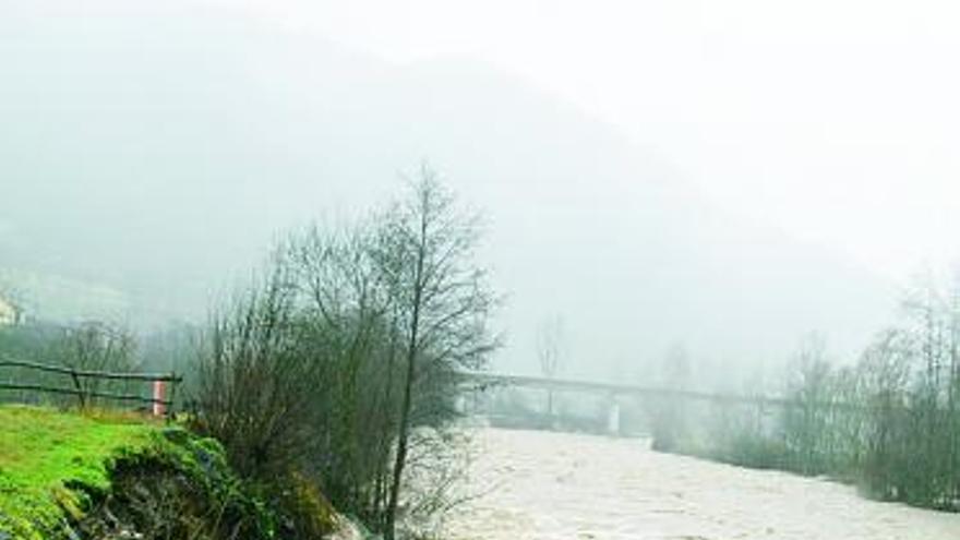 Crecida del río en Soto durante el temporal de febrero.