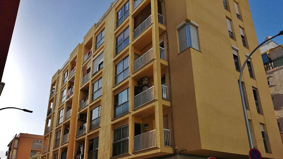 El edificio en el que apareció el cuerpo de la mujer, en la calle Sant Fulgenci de Palma.