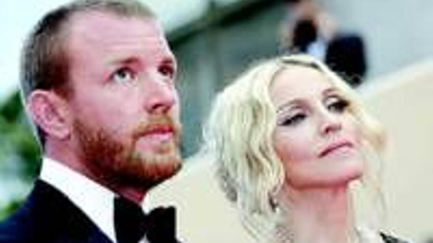 Madonna: La reina del pop paga cerca de 70 millones a Guy Ritchie