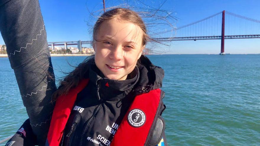 Thunberg en el catamarán con el que ha llegado a la Península.