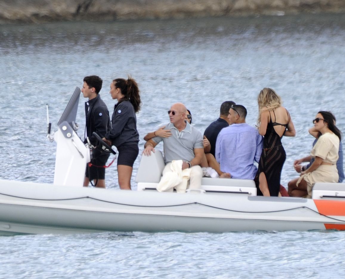 Jeff Bezos, uno de los hombres más ricos del mundo, en las playas de Ibiza