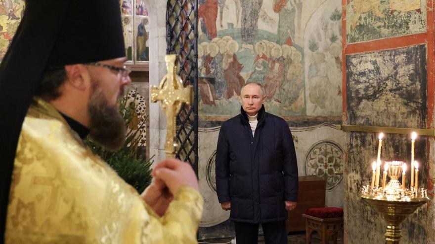 Putin asiste a la misa de la Nochebuena ortodoxa