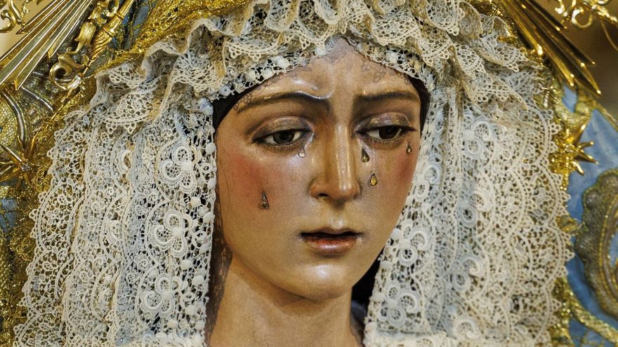 Últimas horas para poder ver a la Macarena antes de la restauración: el camarín estará abierto este martes