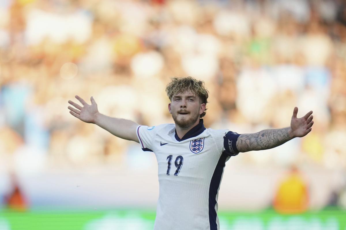 Harvey Elliott fue la gran estrella de Inglaterra