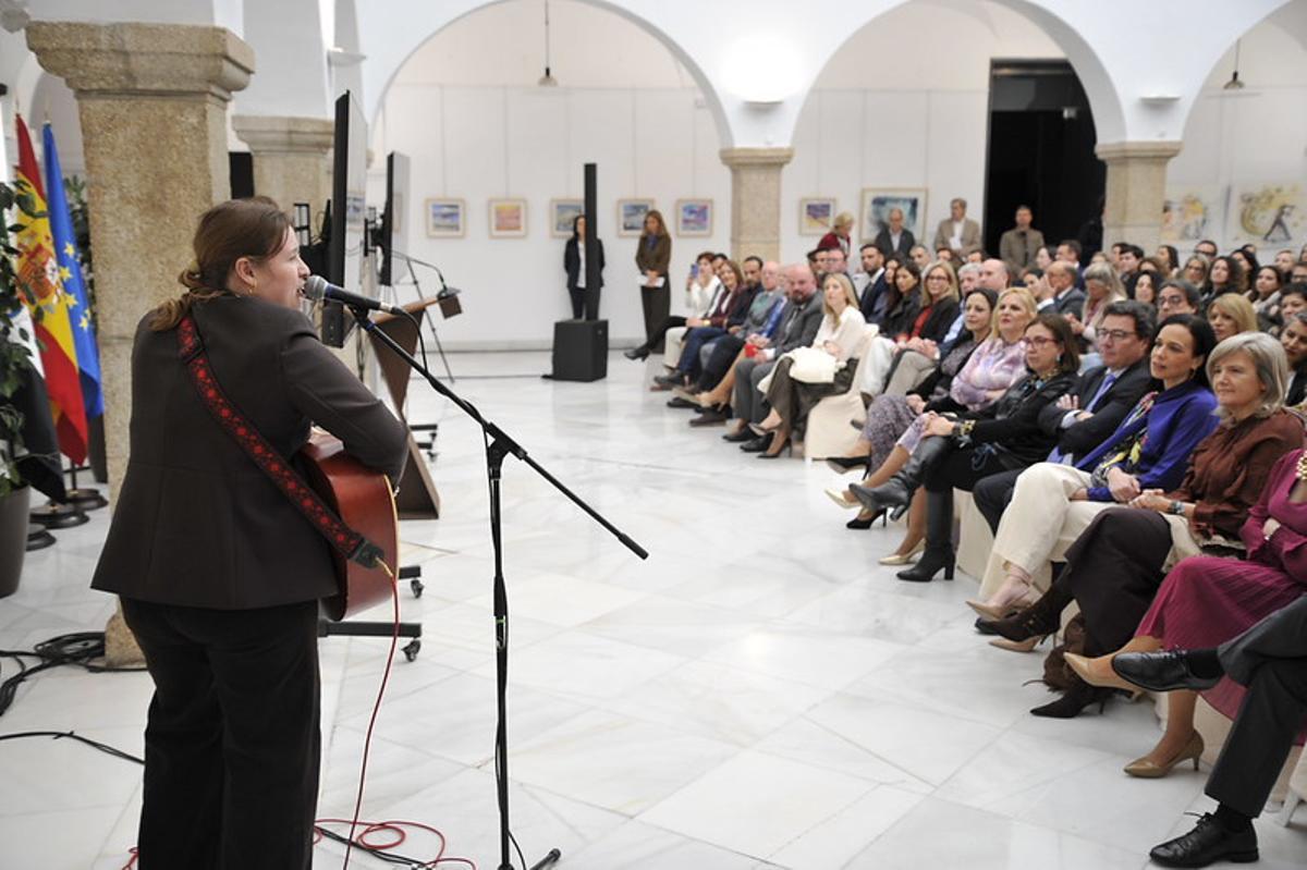Galería | Acto institucional del Día de la Mujer en la Asamblea de Extremadura