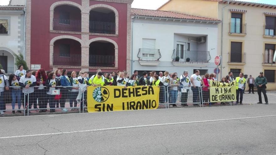 Los vecinos de la comarca de la Sierra Suroeste se manifiestan contra la mina de uranio